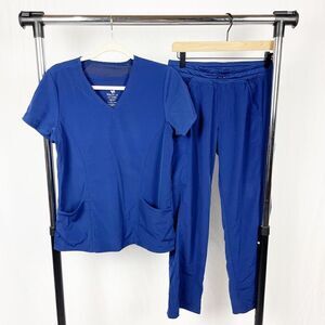 Willow petite Scrubs set Willow Brook small top medium bottom